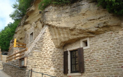 Où trouver une maison troglodyte à Tours ?