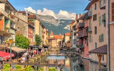 Découvrir Annecy : les lieux incontournables à visiter, les activités à faire et les spécialités culinaires à déguster