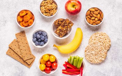 Préparer des snacks sains pour la route.