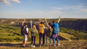 groupe d'amis en voyage